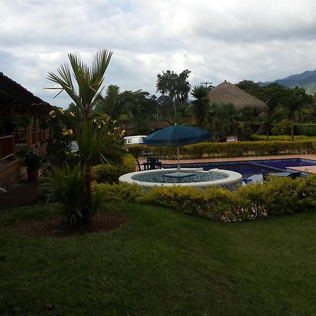 Calarcá Finca El Diamanteヴィラ エクステリア 写真